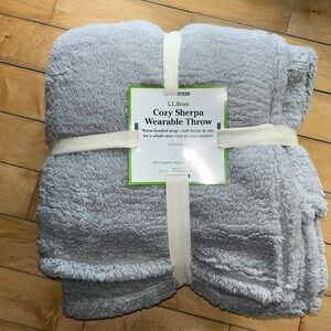 Ll bean Cozy Sherpa Wearable Throw